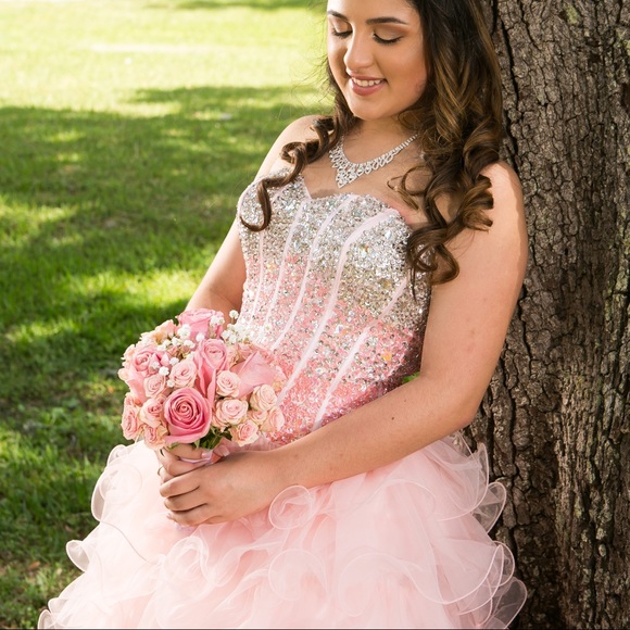 Beautiful prom or quinceañera dress 🌸💃🏻👑 - Picture 8 of 8